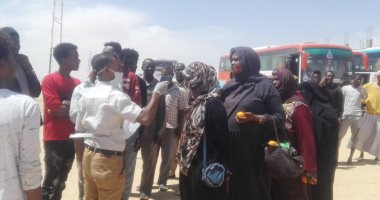 بعد نشر "اليوم السابع" قصة السودانين العالقين بالصحراوى.. المساعدات والأدوية والوجبات تنهال عليهم.. توفير سيارات مياه نقية وفحصهم ضد "كورونا" للتأكد من خلوهم من العدوى.. والسودانيون يشيدون بشهامة أهل الصعيد