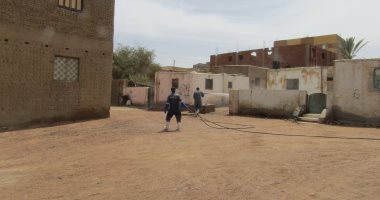 صور.. تطهير وتعقيم شوارع مدينة رأس غارب للوقاية من فيروس كورونا