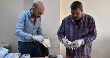 "مياه المنيا" توزع 1500 كمامة وجوانتى و3500 ملصق توعية للعاملين.. صور