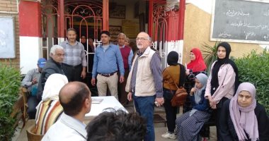 تسليم شرائح التابلت لطلاب الصف الأول الثانوى فى المدارس لمنع الزاحم بالقليوبية