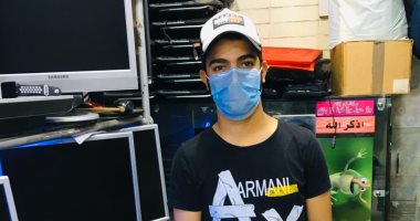 بالجوانتى والكمامة.. قارئ يشارك فى مبادرة "اليوم السابع" للوقاية من كورونا