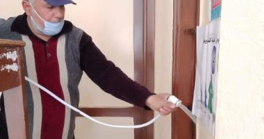 عامل بمدرسة ببورفؤاد يبتكر جهاز للتعقيم لمواجهة كورونا