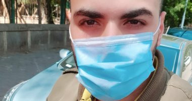 أحمد يشارك بصورته بالجوانتى والكمامة للوقاية من فيروس كورونا