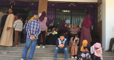 فيديو.. تجمعات لسداد فواتير الإنترنت بالرغم من تحذيرات "كورونا" بسوهاج