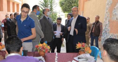 محافظ بنى سويف: توزيع شرائح التابلت على طلاب أولى ثانوى