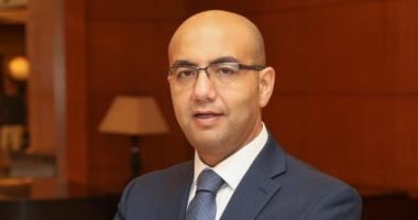 جمال صلاح يؤدى واجب العزاء فى والد رجل الأعمال محمد حلاوة
