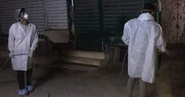 صور.. تطهير وتعقيم الشوارع بمركز ومدينة مغاغة فى المنيا لمواجهة كورونا