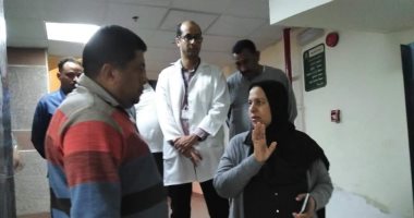 رئيس مدينة القصير يلتقى مسئولى الصحة لبحث مواجهة فيروس كورونا.. صور