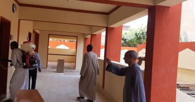 صور.. تواصل أعمال التعقيم والتطهير لمقرات المعاهد الأزهرية فى الأقصر