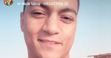 مصطفى محمد يخوض تدريباته الصباحية على شاطئ البحر الأحمر