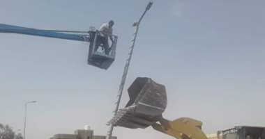 محافظ الإسماعيلية يتابع أعمال الإنارة بأحياء المدينة 
