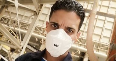 بالجوانتى والكمامة.. "عمر" من المنوفية يشارك فى مبادرة الوقاية من كورونا
