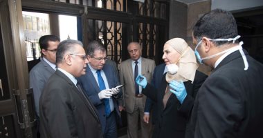 جولة لوزيرة التضامن لمتابعة انتظام صرف معاشات إبريل.. صور
