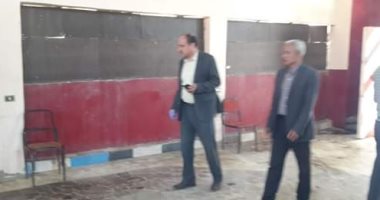 الوحدات المحلية تتابع صرف المعاشات من مراكز الشباب بالمنيا.. صور