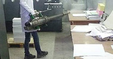 تطهير وتعقيم مطبعة جامعة الإسكندرية منعا لانتشار فيروس كورونا.. صور