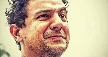 فيديو.. عماد إسماعيل يسخر من "الكورونا" بأداء ثلاثى أضواء المسرح 