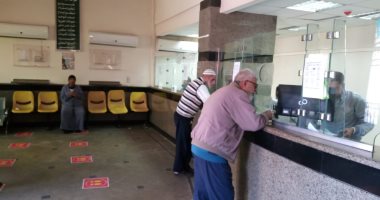 صور.. علامات ارشادية لتنظيم عملية صرف المعاشات فى مدارس وبريد بورسعيد