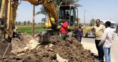 رئيس مدينة الطود يتفقد العمل بخطوط الصرف الصحى والتعقيم وصرف المعاشات