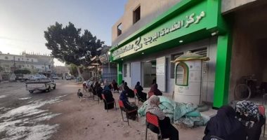 تحت شعار معا ضد كورونا.. شباب بكوم حمادة في البحيرة ينظمون صرف المعاشات   