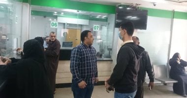نائب محافظ القليوبية يتابع أعمال صرف المعاشات وتسليم شرائح التابلت بالخصوص