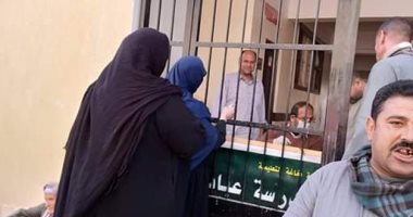 تعقيم منافذ صرف المعاشات واستقرار الصرف بمراكز الشباب بالمنيا 