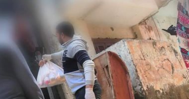 شباب بالإسكندرية يوزعون شنط الخير لمساعدة غير القادرين