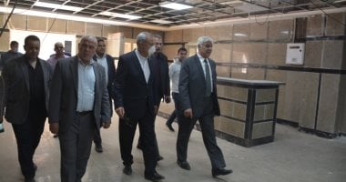 محافظ القليوبية يقوم بجولة مفاجئة لمستشفى الخانكة المركزى ويوجه بدفع الأعمال