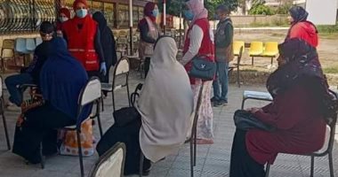 مراكز الشباب فى دمياط تستقبل أصحاب المعاشات لتخفيف الزحام.. صور