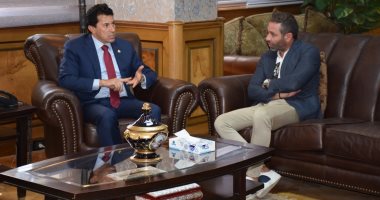 حازم إمام يشارك التهامى سهرة الإنشاد الدينى على مسرح الشباب والرياضة