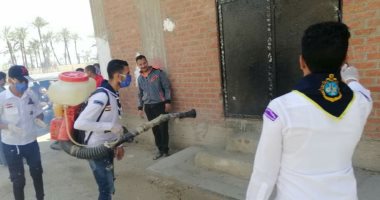 أهالى قرية الشيخ مرزوق محافظة سوهاج يطهرون شوارع القرية للوقاية من العدوى