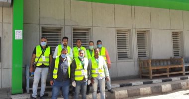 "شباب الكرنك بخير".. مبادرة لتعقيم أيدى المواطنين خلال صرف المعاشات.. صور
