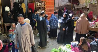 اضبط مخالفة .. إقامة سوق الخميس بطوخ رغم التحذيرات .. صور