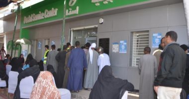 صور.. مدينة إسنا تعلن مواصلة الشباب ورجال المجتمع المدنى تنظيم صرف المعاشات
