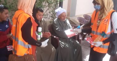 محافظ الفيوم: تعقيم وتطهير 1177 منشأة ضمن مبادرة "إيد واحدة ضد كورونا".. صور