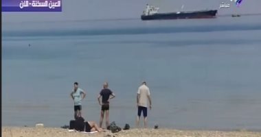 أحمد موسى يعرض لقطات لمواطنين يقضون الإجازة على شواطئ السخنة.. فيديو
