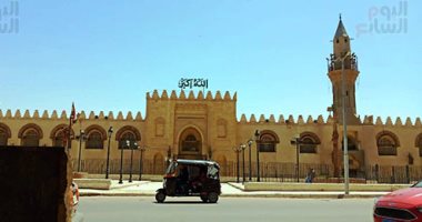 صور.. مسجد عمرو بن العاص يغلق أبوابه تطبيقاً لقرار الغلق