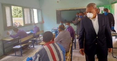 محافظ القليوبية: تسليم 2070 شريحة تابلت لطلاب مدارس القناطر الخيرية