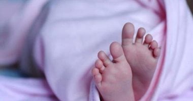 بحبله السري.. أم تلقى رضيعها من نافذة فندق فى باريس