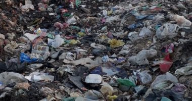 أهالى قرية برطباط بالمنيا يطالبون عدم حرق القمامة بالقرب من المساكن