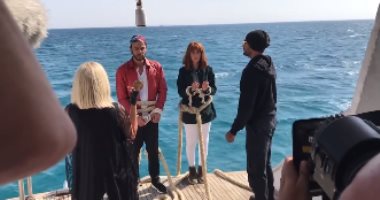  ياسمين رئيس تقفز في المياه أثناء كواليس تصوير فيلم لص بغداد "فيديو وصور"