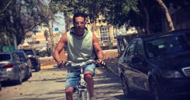شاهد عمرو سعد بيسلى نفسه بـ"العجلة" فى الحظر