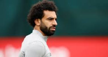 الفراغ وحش.. محمد صلاح يشاهد عالم البحار فى العزل المنزلى