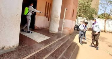 حملات تعقيم وتطهير لشوارع منطقة الجزيرة بمدينة أسوان