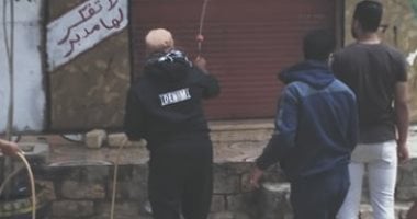 أهالى عزبة العربة بالإسماعيلية يعقمون الشوارع والمنازل للوقاية من كورونا