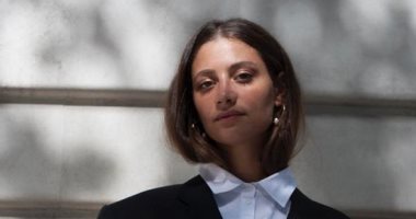 قصة مصممة أزياء مصرية تصنع كمامات قابلة للغسل وتتبرع بها للمستشفيات