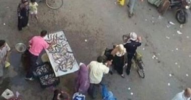 خوفا من كورونا.. قارىء يشكو زحام سوق المنصورية بمنشأة القناطر الجيزة