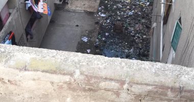 شكوى من تراكم القمامة والصرف الصحى بشبين الكوم بالمنوفية