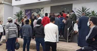 زحام للمواطنين أمام سنترال زفتى فى الغربية بالرغم من التحذيرات.. صور