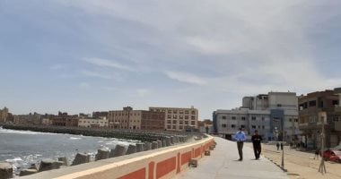 صور.. توزيع المقررات التموينية وحملات للنظافة ومراقبة الشواطئ بكفر الشيخ