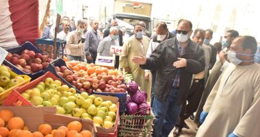 محافظ أسيوط يفتتح معارض بيع الخضار والفاكهة والسلع بأسعار مخفضة